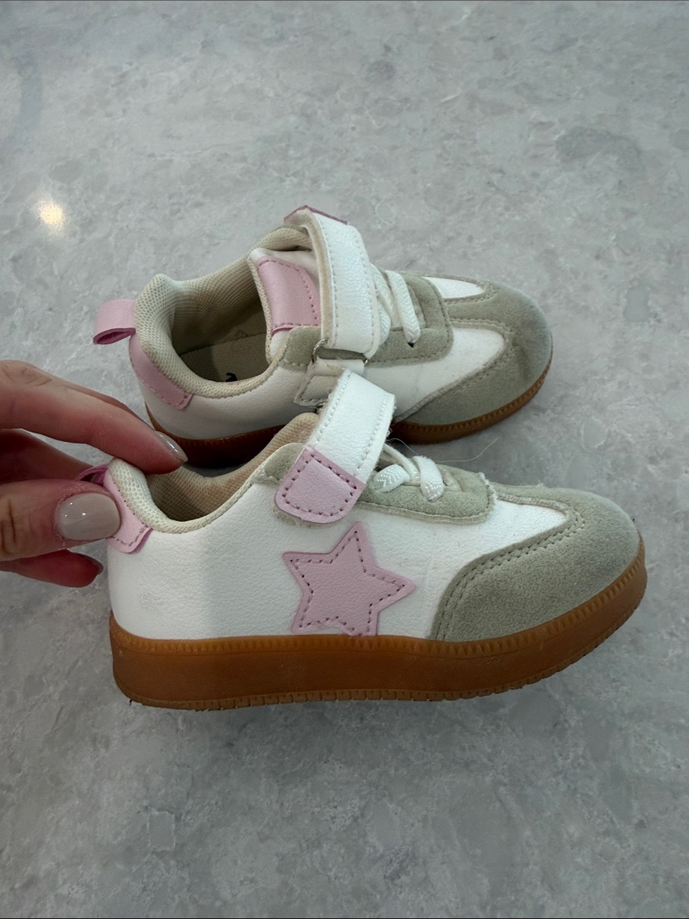 Girls White and Pink Star Low-Top Sneakers